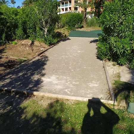 Piscine Et Mer Apartment *